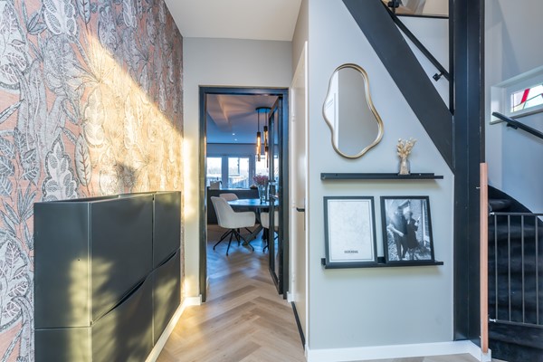 Foto - Te koop: Instapklare gemoderniseerde geschakelde 2 onder 1 kap woning met aanbouw, 3 slaapkamers, garage en een tuin in Voerendaal